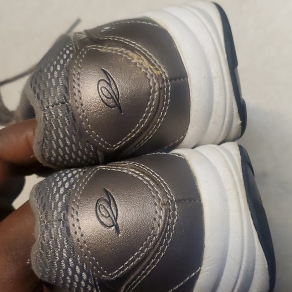 Easy Spirit Flex size 8 Women's athletic shoe Pewter color walking shoe - Picture 6 of 10